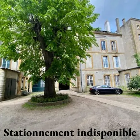 La Cour Doree