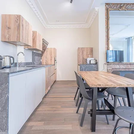 La Cour Dorée Appartement *