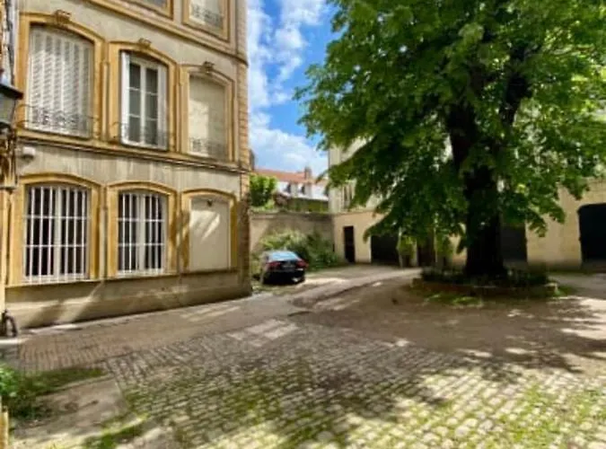 La Cour Doree Apartment